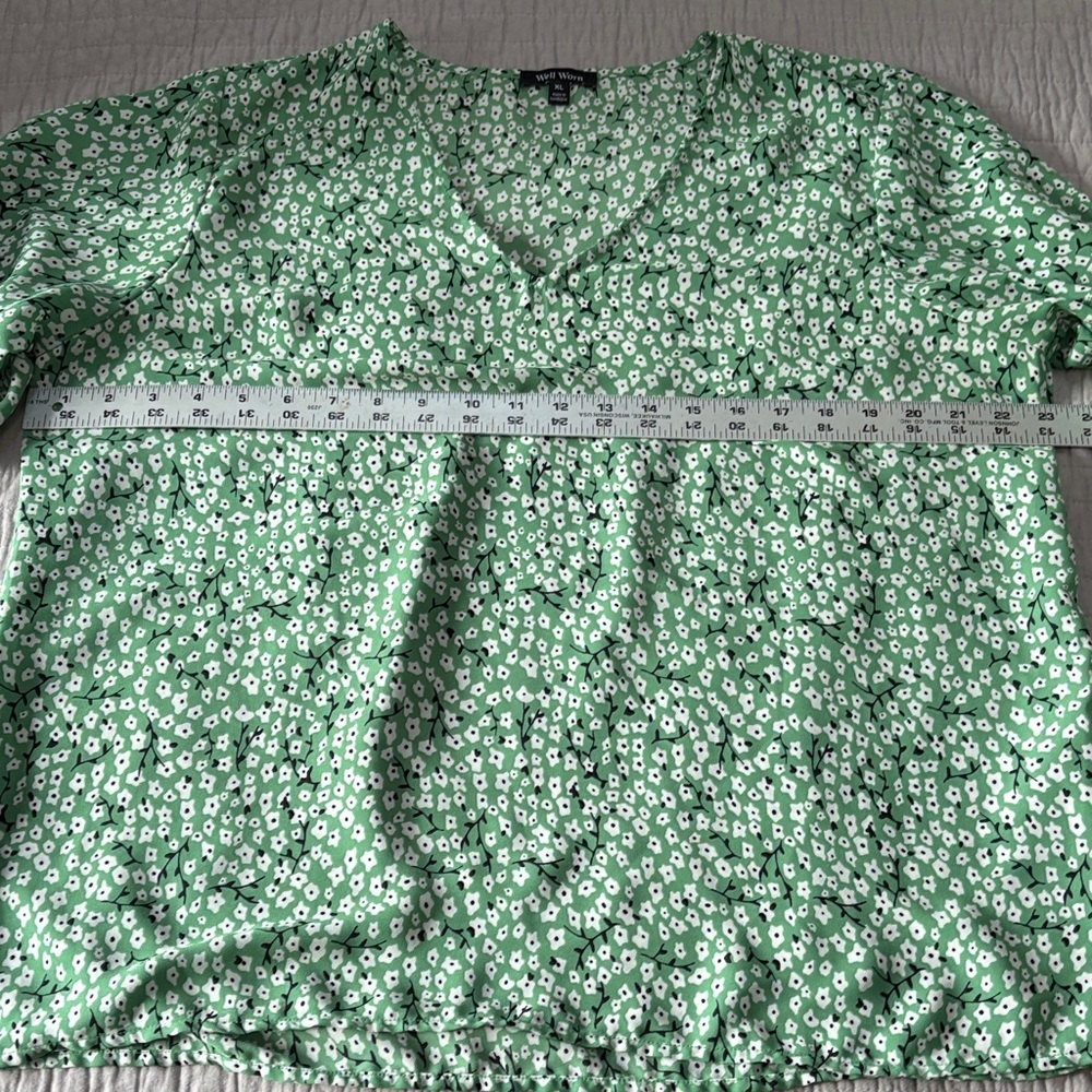Well Worn Brand Green and White Floral Blouse - Picture 8 of 9